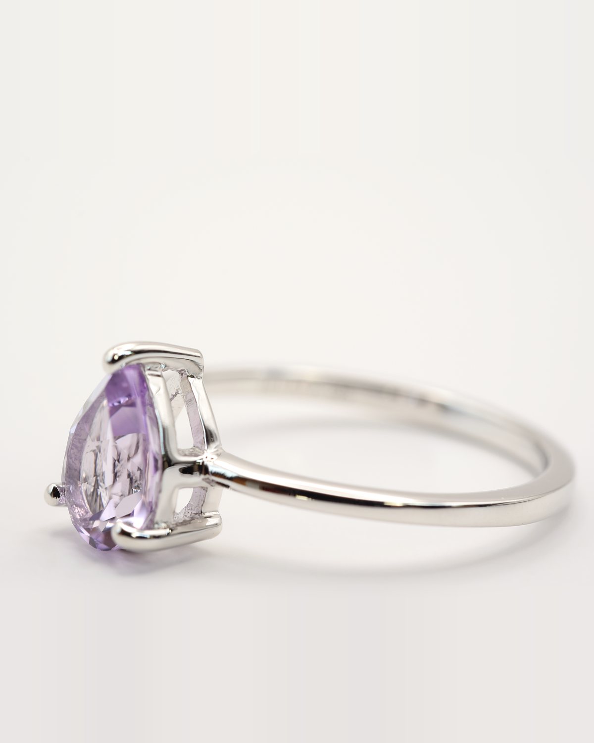 Goutte Ring mit Pink Amethyst, polierte Ringschiene aus 925er Sterlingsilber
