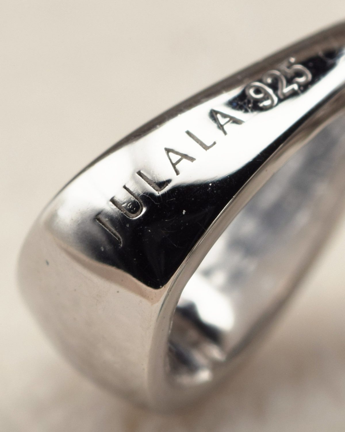 Öse einer JULALA Halskette mit dem Stempel JULALA 925