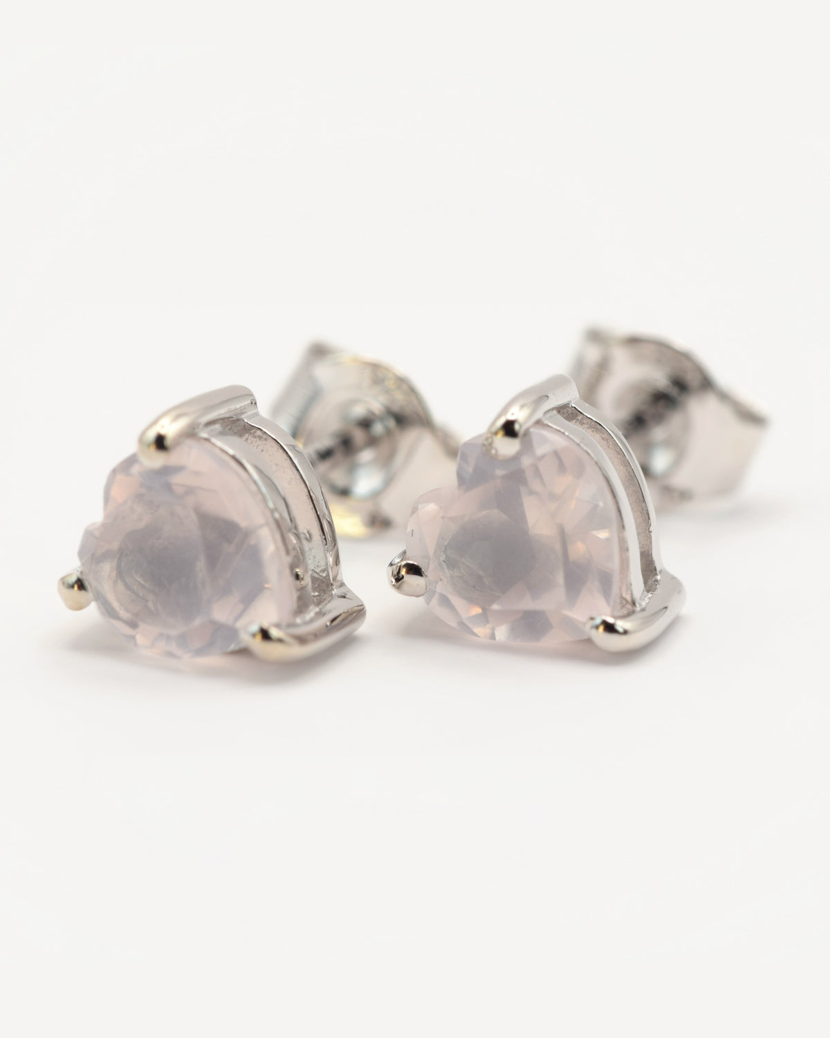 Amara Ohrstecker aus 925 Sterlingsilber mit Rosenquarz, Herz 6 mm, Seitenansicht