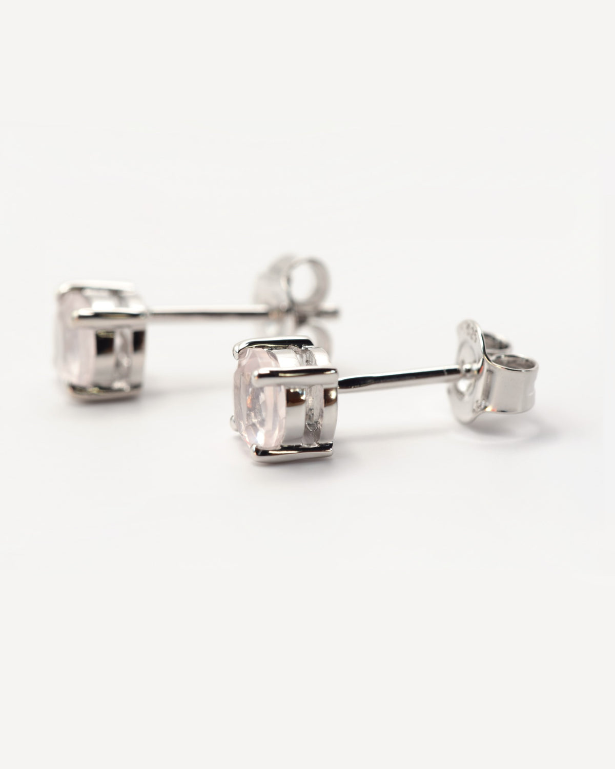 Astra Ohrstecker aus 925 Sterlingsilber mit Rosenquarz, rund 5 mm, Seitenansicht