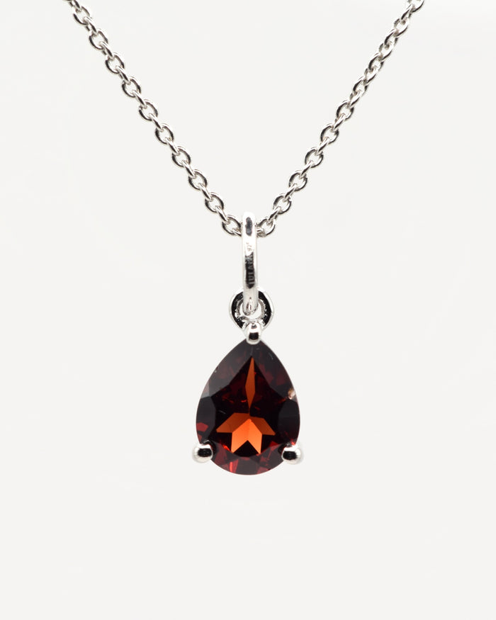 Goutte Halskette mit Granat, 925er Sterlingsilber rhodiniert – Frontansicht