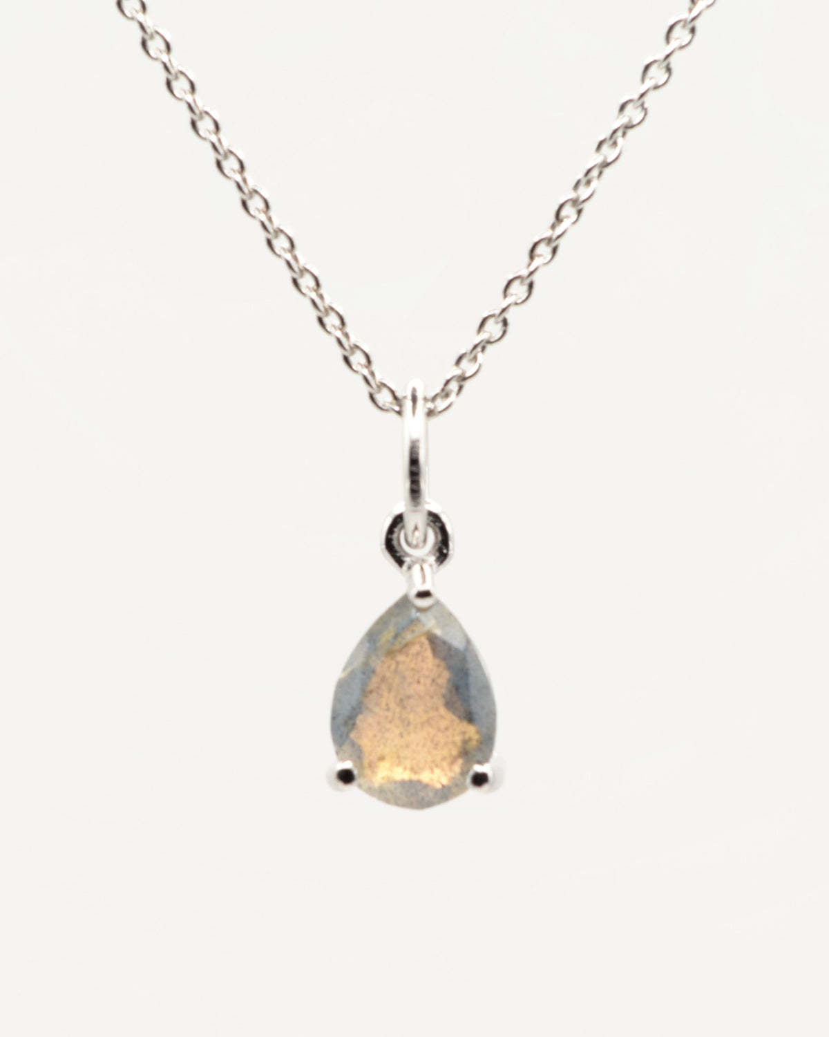 Goutte Halskette aus 925 Sterlingsilber mit Labradorit, Tropfen 6 x 8 mm, Frontansicht