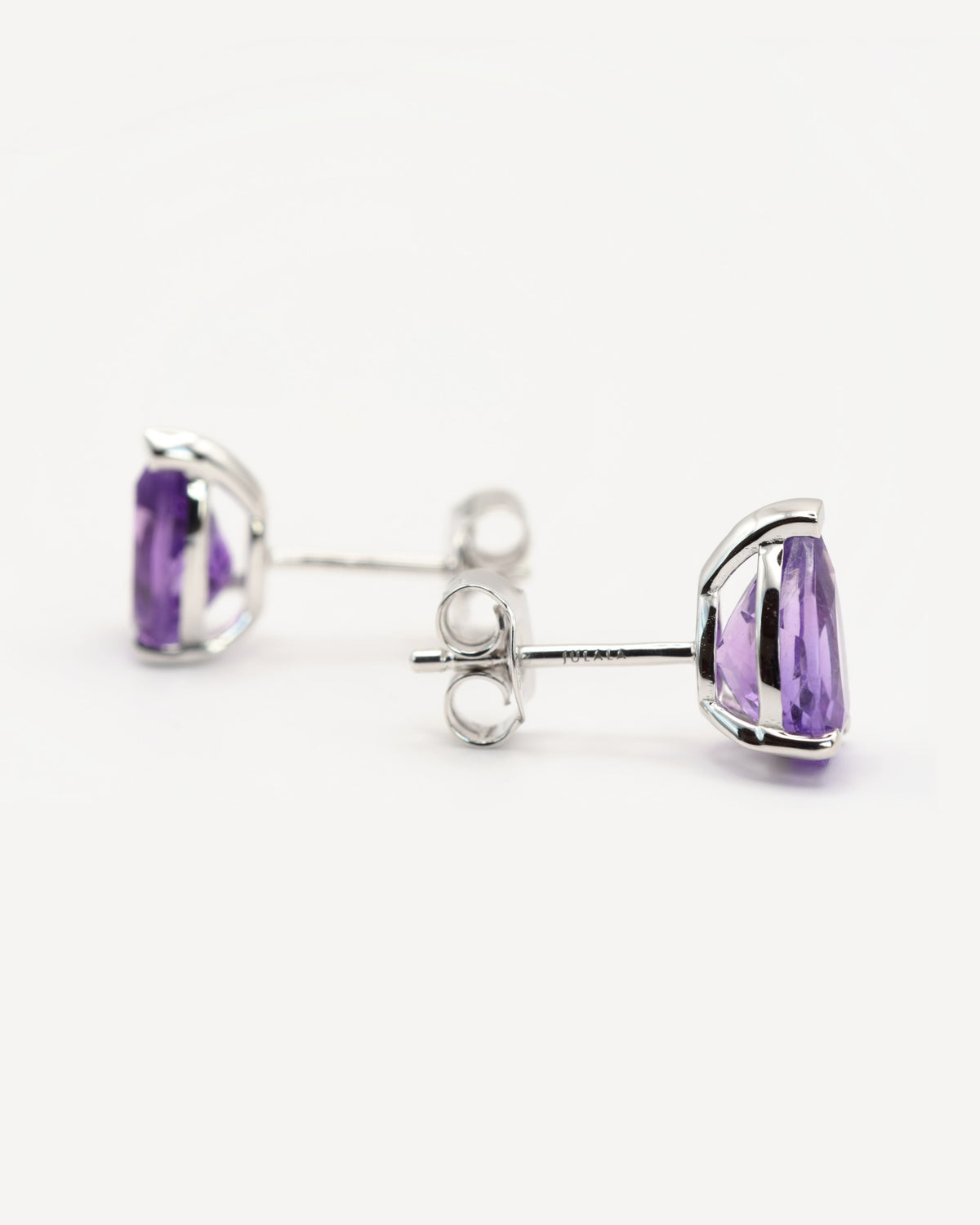 Lune Ohrstecker aus 925 Sterlingsilber mit Amethyst, Tropfen 6 x 9 mm, Seitenansicht