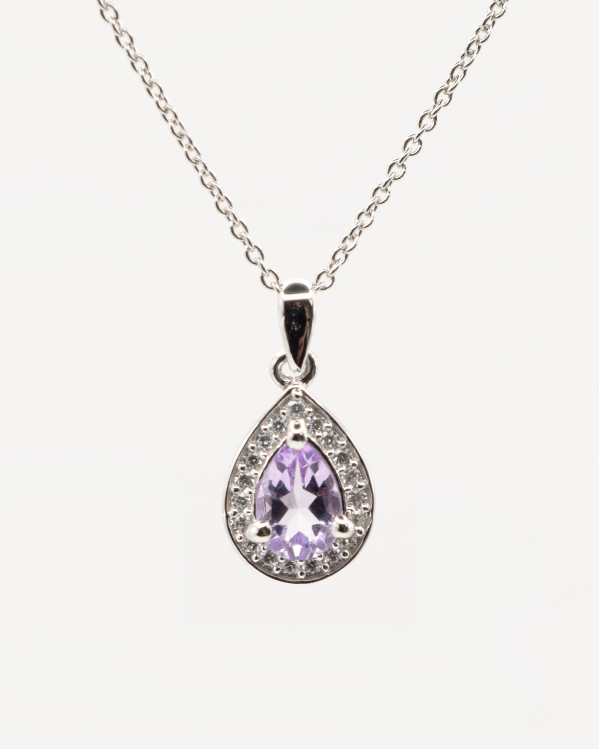 Nova Halskette aus 925 Sterlingsilber mit Pink Amethyst, Tropfen 5 x 7 mm und Zirkonia-Halo, Frontansicht