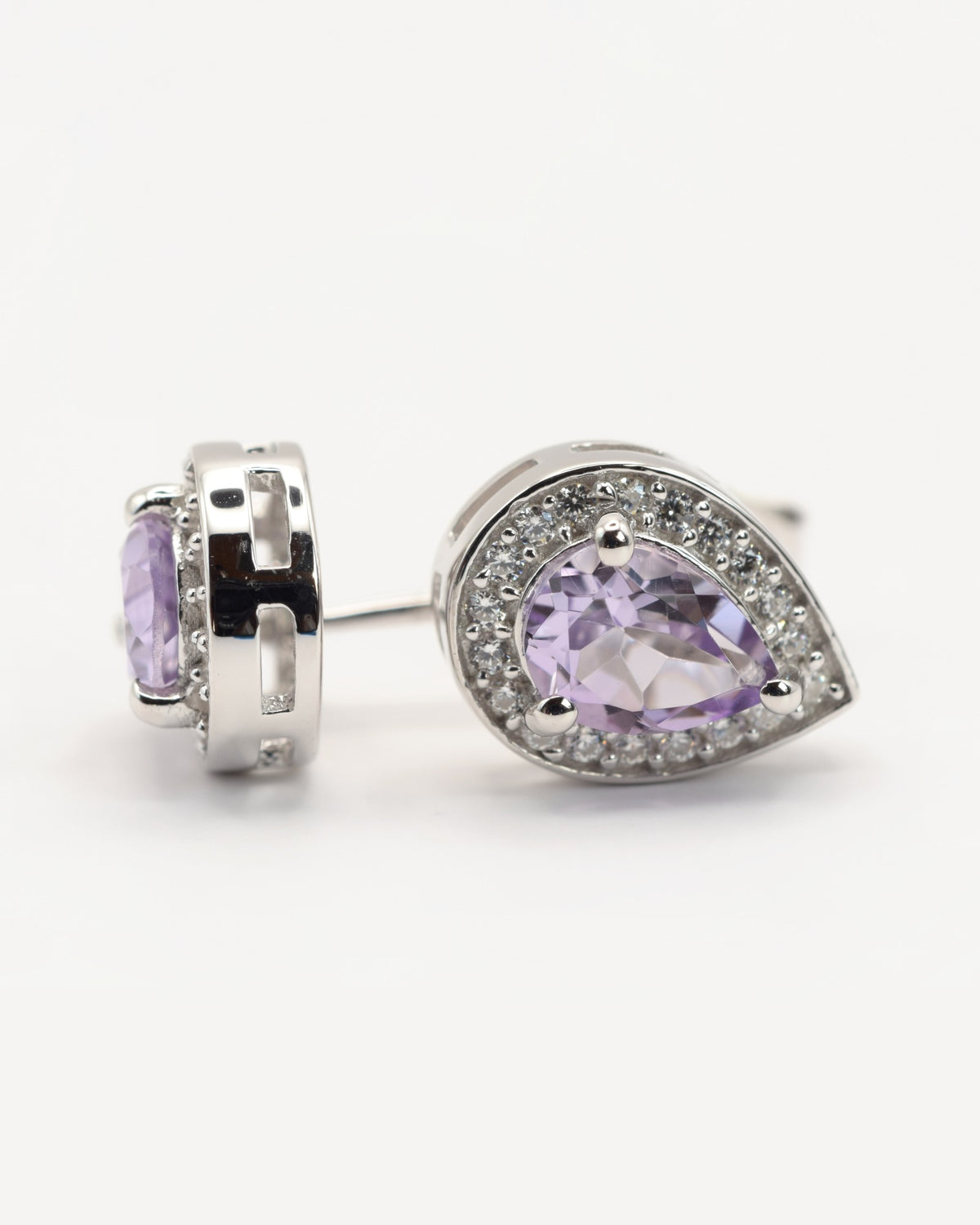 Nova Ohrstecker aus 925 Sterlingsilber mit Pink Amethyst, Tropfen 5 x 7 mm und Zirkonia-Halo, Seitenansicht