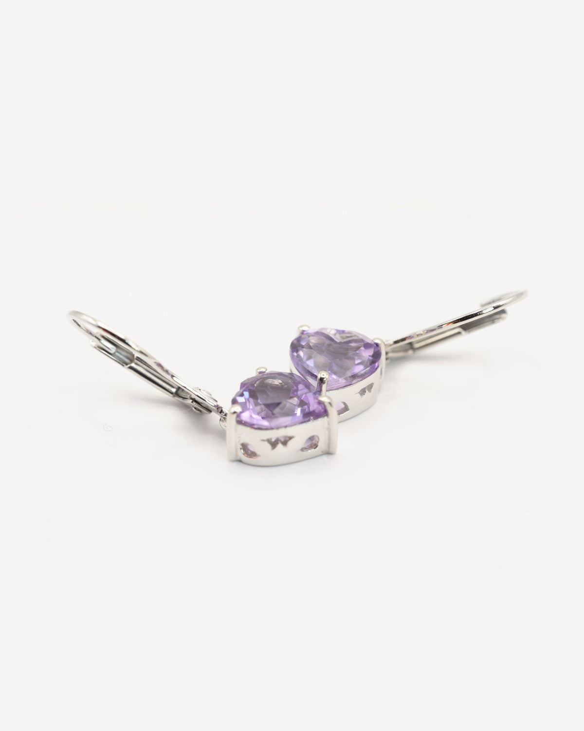 Ondine Ohrhänger aus 925 Sterlingsilber mit Pink Amethyst, Herz 8 mm, zweite Seitenansicht