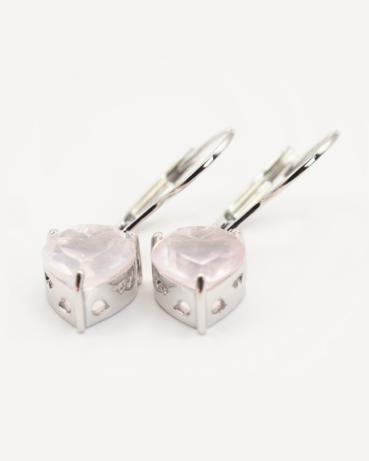 Ondine Ohrhänger aus 925 Sterlingsilber mit Rosenquarz, Herz 8 mm, Frontansicht