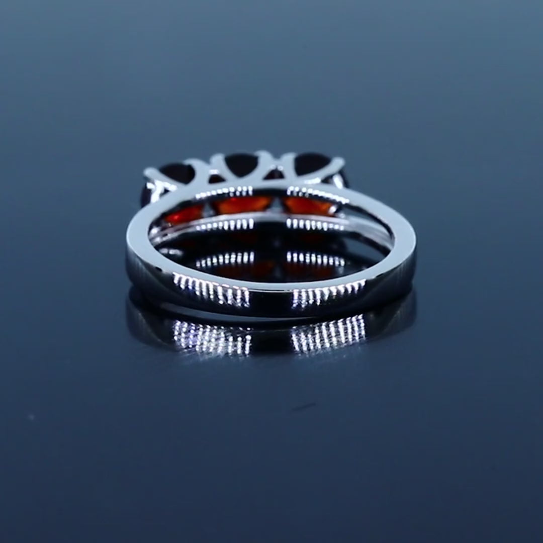 Terra Ring mit Granat, 925er Sterlingsilber rhodiniert – Video, 360°-Ansicht